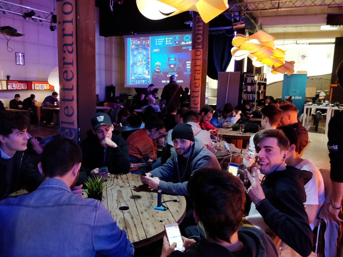 QLASH_App's tweet photo. First tournament πͺ #RomeMeetup https://t.co/6LeetAdOpH