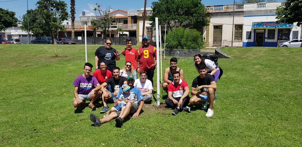 JUVENTUD ECOLÓGICA Y VERDE
Se llevo a cabo la reforestación de espacios verdes para la ciudad de Alta Gracia. Entre mates y charla, compartimos una buena jornada, plantando diferentes variedades de especies autóctonas. Hay más proyectos de reforestación para el dpto Santa María🌳