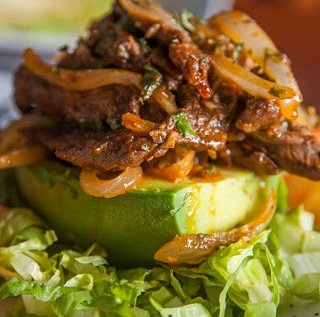 EdelweissRestPR's tweet photo. ¿Sin planes para hoy? ¿Qué tal disfrutar de un exquisito aguacate relleno de churrasco? ¡En Edelweiss Bar &amp; Grill lo encontrarás junto a otras delicias de nuestro amplio menú! Local 38 de los Kioscos Luquillo https://t.co/uw0YsWtVW5