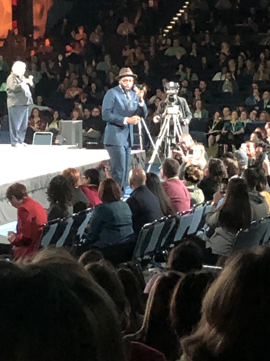 ChristieIsom's tweet photo. Just had my teacher soul renewed and rejuvenated! #NCTE18 @chrisemdin https://t.co/Ot0ns5qd7H
