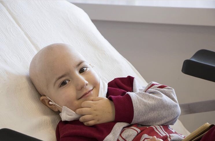 WorldofChildren's tweet image. It’s #Saturday, and today, we’re thankful for science, medicine and Honorees like Dr. Üstün Ezer who are giving children with pediatric #leukemia a change at a happy and healthy future. #7daysofthanks
📷 credit: @ustunezer @losev1998