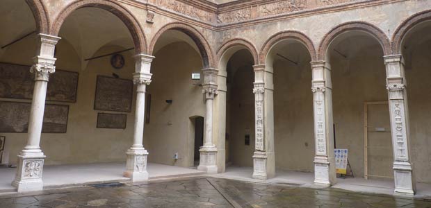 FondCittadiCr's tweet photo. Domenica 18 novembre apertura straordinaria del cortile 400esco di Palazzo Fodri, esempio di prima grandezza del Rinascimento lombardo e dell'arte del cotto in uso alla corte sforzesca. Dalle 9 alle 12, nell'ambito della @festadeltorrone #fdt18 #torronemania https://t.co/OfMyfw4O9s