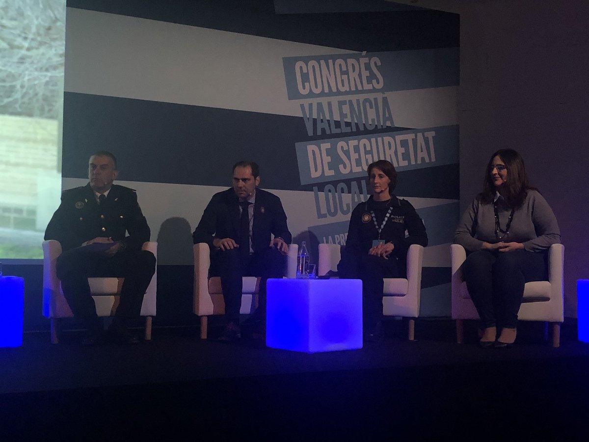 Congreso_ICV's tweet photo. Congreso Valenciano de Seguridad Local.
Mesa “Los programas preventivos en la escuela: acoso escolar”, con Rafel Covas, PL de #Pollença; Yolanda García, PL de #Nules; Ana Moyano, psicóloga; José Emilio Fernandez Reyes, comisario PL #Elda
#SeguridadLocal2018 
#SeguretatLocal2018 https://t.co/HVkeyioMRx