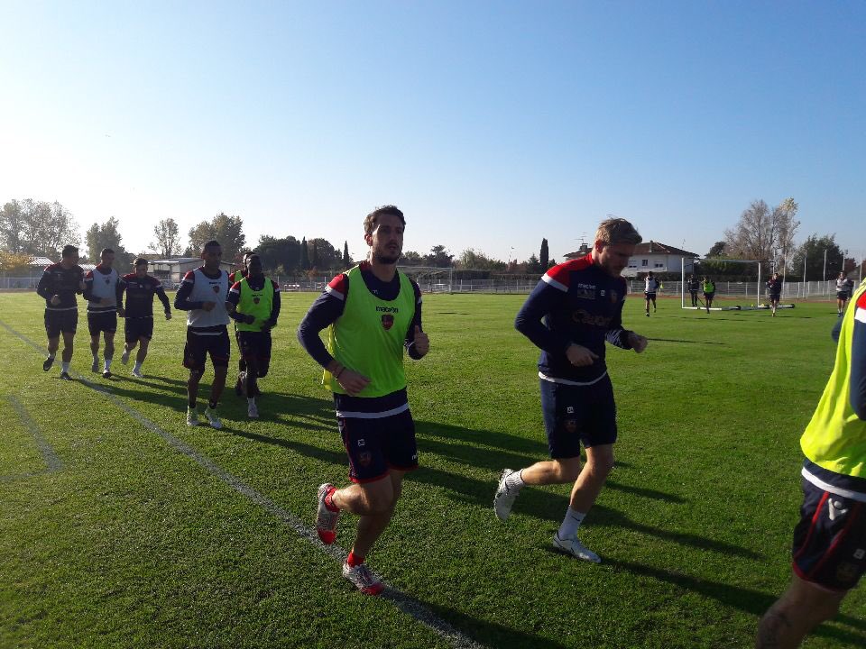 gfc_ajaccio's tweet photo. Les #diablesrouges à l’entraînement ! 😈🏋️‍♂️
J-1 avant le match @coupedefrance 
AUCH 🆚 GFCA https://t.co/kMVMh5Hk6X