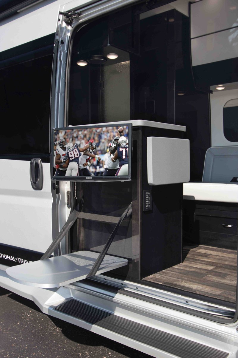 Regency_RV's tweet photo. Take the party outside! National Traveler's flip-down table with inside/outside TV positioning makes it easy!
#smile #exploremore #letscamp #glamping #roadtriplife #discerningbuyer #livinginfirstclass #rvlife #rvliving #rvlifestyle #everydayadventures https://t.co/q45tLB8dnH
