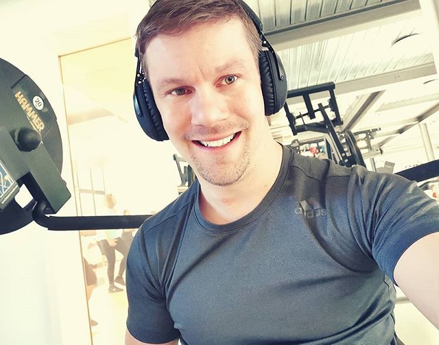 SebBlatt's tweet photo. Wünsche euch allen einen tollen Samstag

#fitfamde #fitness #fitfamsaarland #saarbrücken #saarland #training #workout #selfie #gym #gymlife #bodybuilding #shoulder #hammerstrength #pump #marshallheadphones #samstag https://t.co/punrH8knEk https://t.co/kotFJg6Cwv