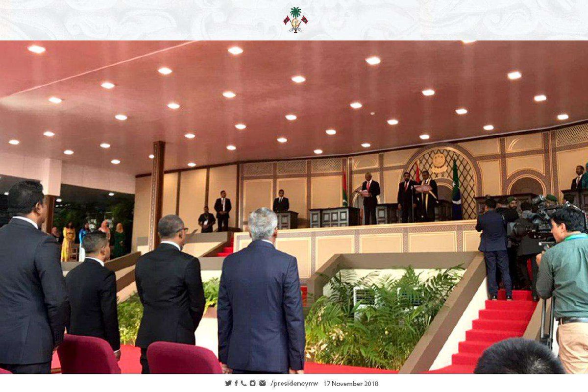 presidencymv's tweet photo. އިބްރާހީމް މުޙައްމަދު ޞާލިޙު، ދިވެހިރާއްޖޭގެ ރައީސުލްޖުމްހޫރިއްޔާ ކަމުގެ ޤާނޫނީ ހުވައި މިއަދު ކުރައްވައިފި 
ފައިޞަލް ނަސީމް، ދިވެހިރާއްޖޭގެ ރައީސުލްޖުމްހޫރިއްޔާގެ ނައިބު ކަމުގެ  ޤާނޫނީ ހުވައި މިއަދު ކުރައްވައިފި https://t.co/jDeqi4sCX1 https://t.co/jusMOcv7V7
