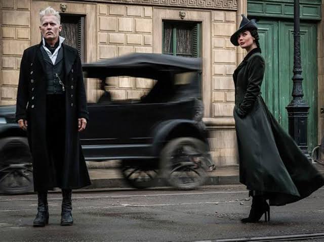 ClassicHWLingLy's tweet photo. สิ่งที่ชอบใน #FantasticBeasts คือแฟชั่นตัวละครในยุค��่อนสงครามโลกครั้งที่2นี่แหละ คนสมัยก่อนแต่งตัวได้สวยงามหรูหรามาก แค่กวาดตาไปมองดูรถรา บ้านเรือน ผู้คนในหนังก็ฟินจนตัวลอยแล้ว ในขณะที่หนังพีเรียดฟอร์มย��กษ์เรื่องอื่นๆในช่วงนี้ไม่ค่อยมีเลย นี่ติ่งVinda Rosierสมุนกรินด์มากค่ะ สวย😍 https://t.co/G3DNrzkqu6
