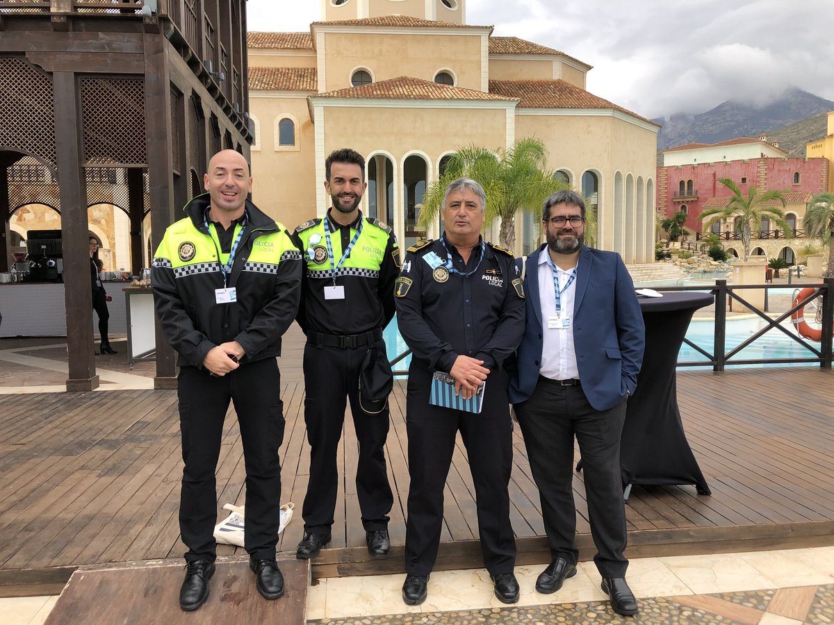 Congreso_ICV's tweet photo. Congreso Valenciano de Seguridad Local.
#PolicíasLocales #AVSRE  
#SeguridadLocal2018 
#SeguretatLocal2018
Aprendizaje INFORMAL en pasillos y COMPAÑERISMO https://t.co/KHKLoFVLyE