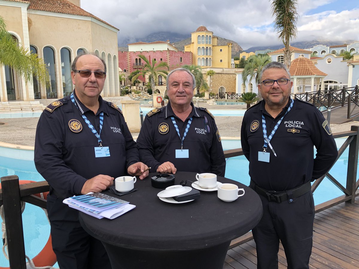 Congreso_ICV's tweet photo. Congreso Valenciano de Seguridad Local.
#PolicíasLocales #AVSRE  
#SeguridadLocal2018 
#SeguretatLocal2018
Aprendizaje INFORMAL en pasillos y COMPAÑERISMO https://t.co/KHKLoFVLyE
