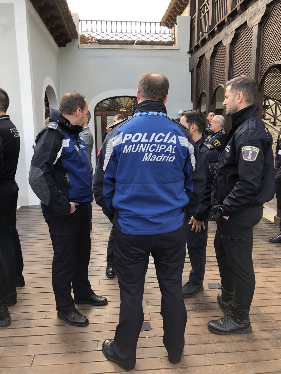 Congreso_ICV's tweet photo. Congreso Valenciano de Seguridad Local.
#PolicíasLocales #AVSRE  
#SeguridadLocal2018 
#SeguretatLocal2018
Aprendizaje INFORMAL en pasillos y COMPAÑERISMO https://t.co/KHKLoFVLyE