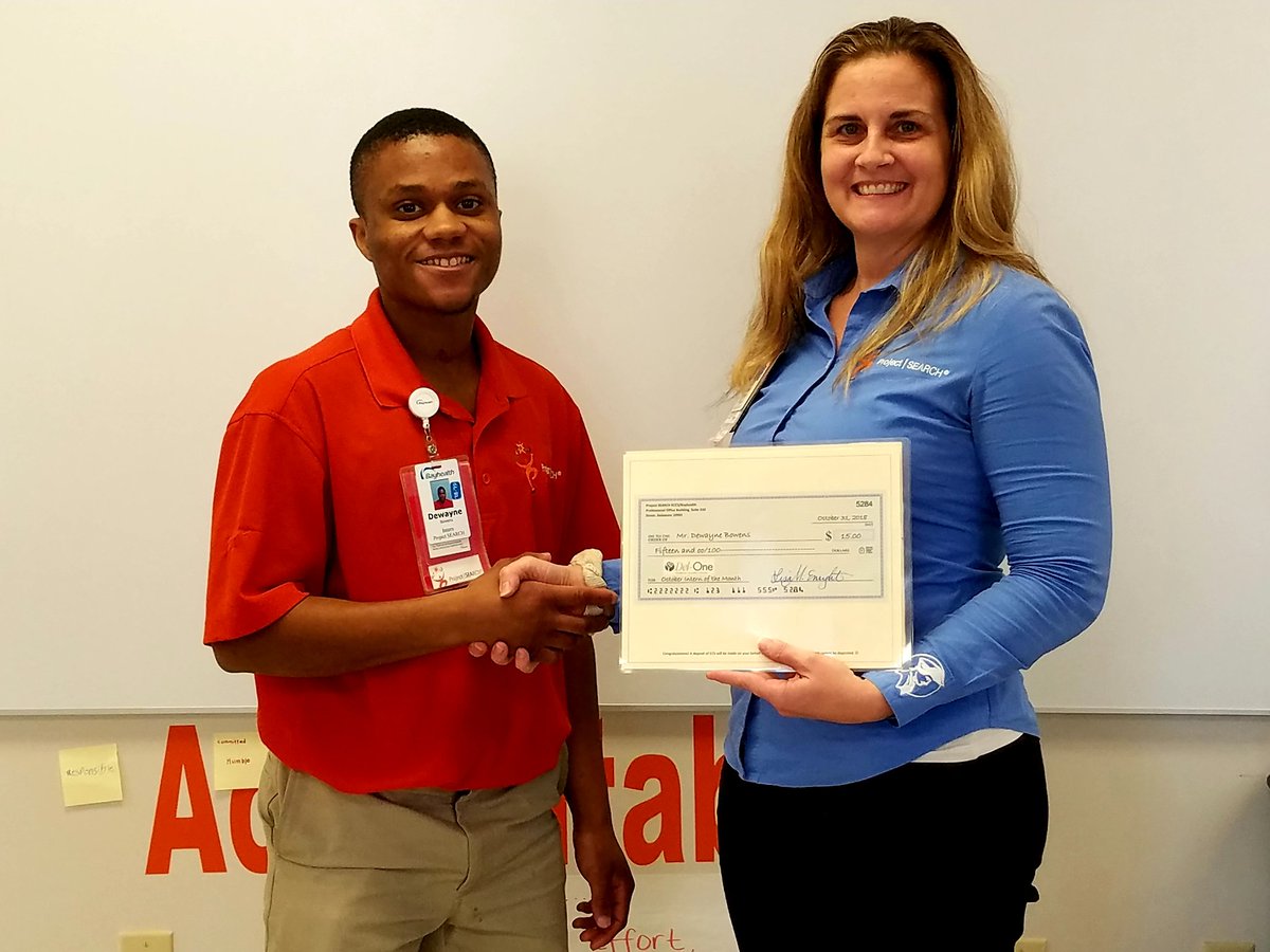 ProjectSearchKC's tweet photo. @thelisaenright Congratulates Dewayne Bowens as October's Intern of the Month &amp; presents him w/a $15 bonus for his @DelOneFCU savings account. https://t.co/G777Fh1tZT