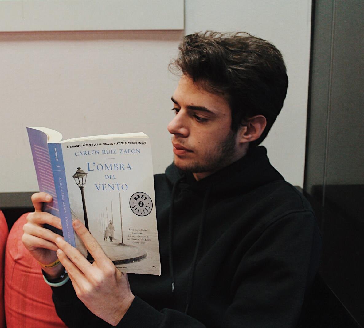 radiostatale's tweet photo. Simone è "L'ombra del vento" di Carlos Ruiz Zafón 📚
-
#chelibrosei #bookcitymilano2018 #bcmu #bcm18 #bcminlibreria #bookcitymilano #radiostatale #speaker #onair
-
@LaStatale @BOOKCITYMILANO https://t.co/BtWfl0Z3yU