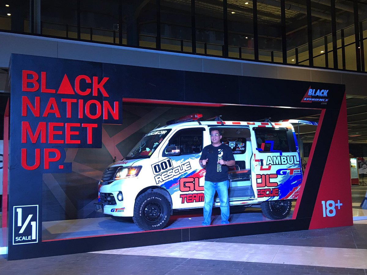 official_gloc's tweet photo. Ambulance GLOC 001 as participant at Black Nation Car Meet Up @QBIGBSD on November 17, 2018. https://t.co/cswWNDvZ1h