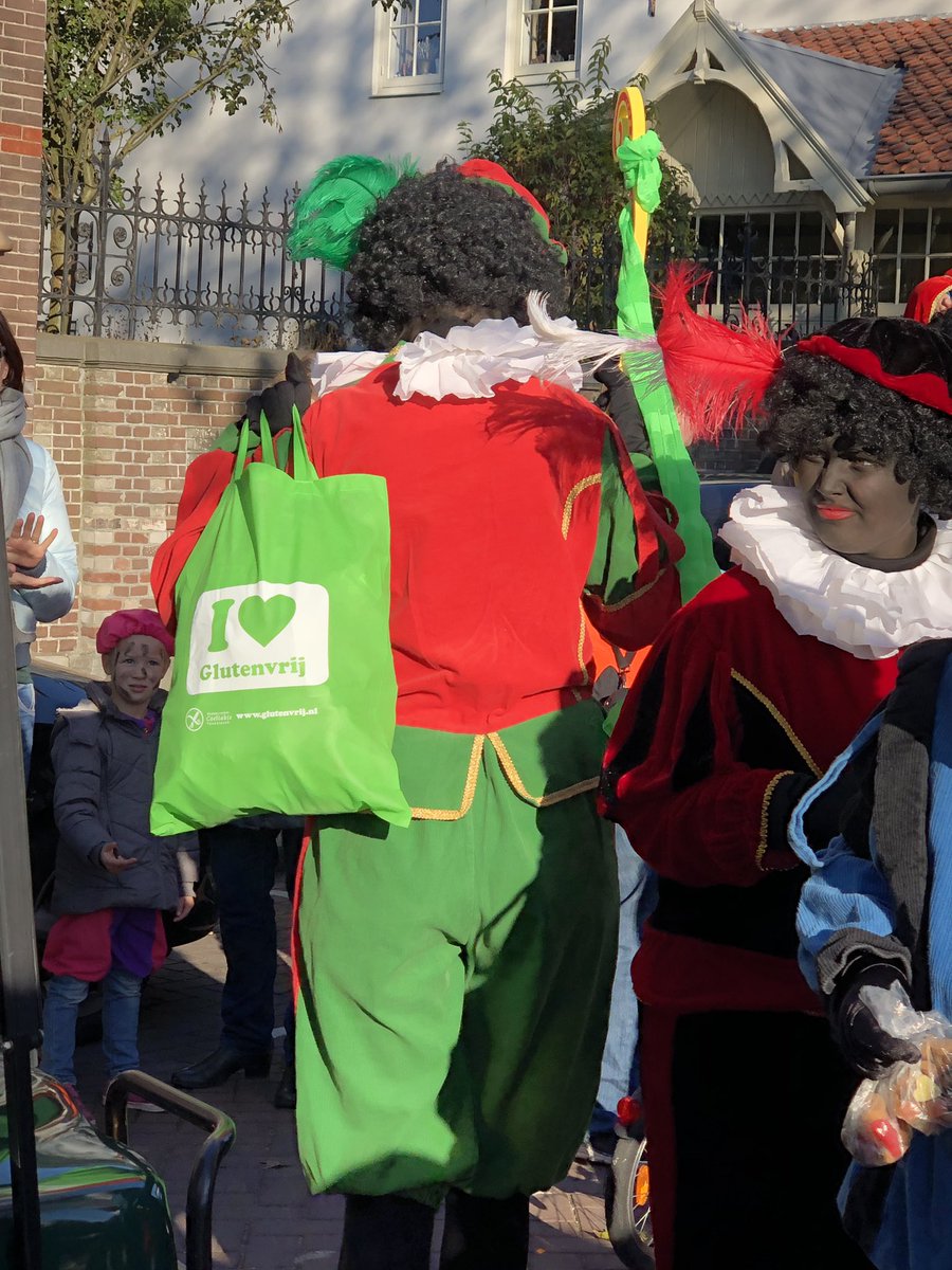 CONCEPTenDESIGN's tweet photo. Glutenvrije piet! Aan alles wordt gedacht. Sinterklaas intocht Weesp. https://t.co/1i4p8apo0W