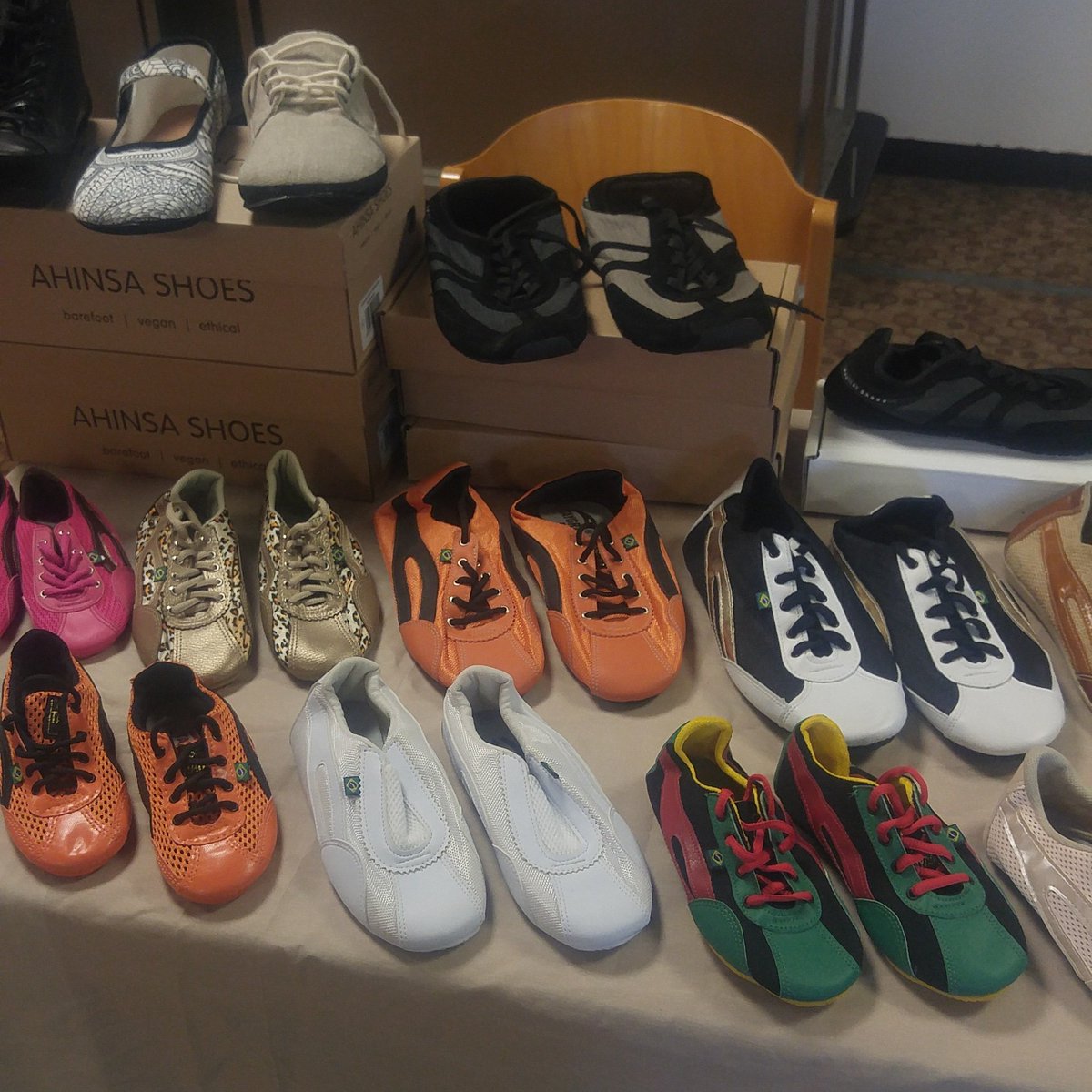 barfussshop's tweet photo. Wir sind heute auf dem 7. Weltfrühchenfest am Weltfrühgeborentag. Es gibt in der #Tombola zwei #Gutscheine für #Kinder-#Barfußschuhe zu #gewinnen.

#weltfrühchenfest #weltfrühchentag #barfussschuhe #gewinn #gutschein #frühchen #kleinelöwen #charity #guterzweck https://t.co/JFuE7ywHED