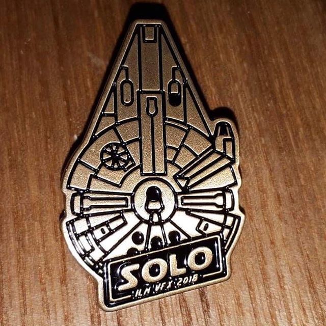 FanthaTracks's tweet photo. Just arrived #soloastarwarsstory @ilmvfx crew pin #starwars #crewgift #themerchawakens https://t.co/TN1utYKHFv https://t.co/FOj1y3uObq