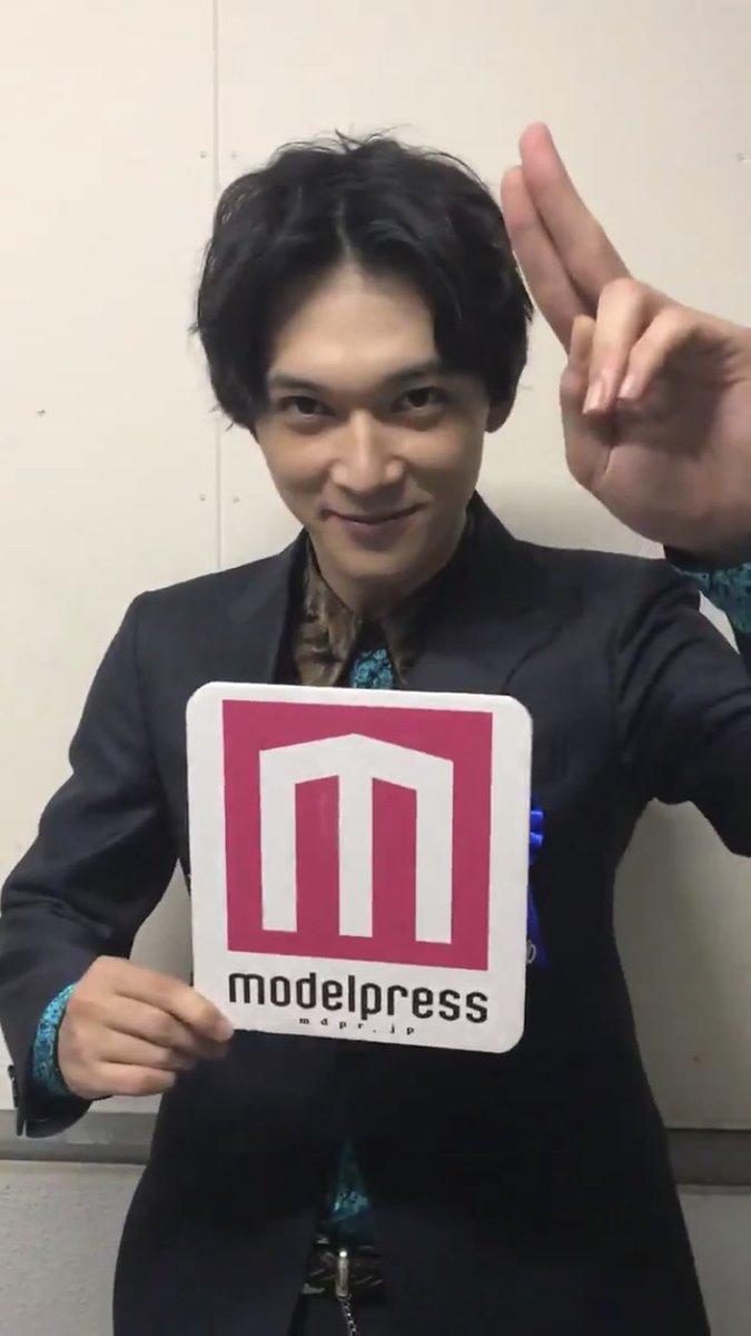 _rswamp's tweet photo. 同じところで撮ってるのにスタッフさんのカメラになると途端に目が死ぬ吉沢亮がめっちゃ好きw https://t.co/nWzpbScEZS