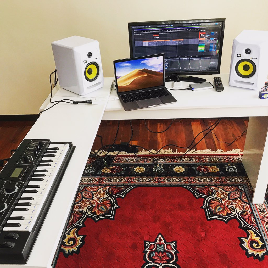 fhernandomusic's tweet photo. The new #homestudio is ready #happy #makingmusic #musicproducer #abletonlive #nativeinstruments #komplete11 #microkorgxl #lapazbolivia https://t.co/5VwUk4uzdd
