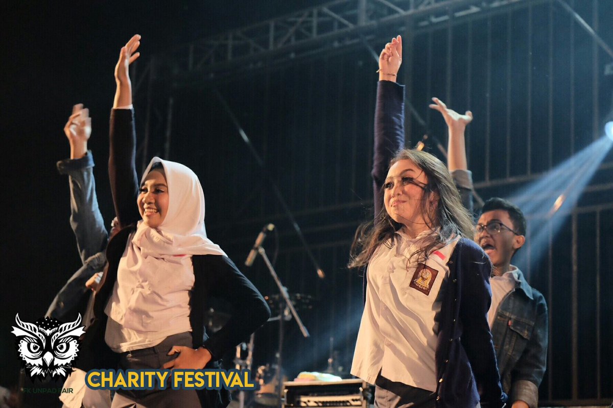 [FK UNPAD FAIR 2018: CHARITY FESTIVAL]
 
LIVE REPORT ALERT!
 
Are you ready for FK UNPAD KKM COLLABORATION?!
Definitely!
They are on stage now. Let's enjoy the collaboration and appreciate the wonderful talents we have from FK UNPAD!