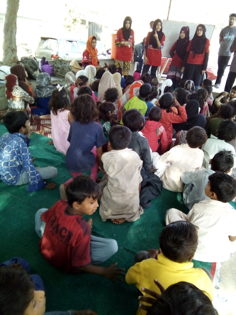 AmSyedaFatima's tweet photo. عظیم پاکستان، قابل تعظیم  
پاکستان 
ٹیم سرعام گلشن اقبال ٹاون اپنے مشن میں آگے بڑھتے ہوئے...!
Street Schooling From #TeamSareAam Gulshan Town
InshahAllah one day whole Pakistan will be educated!✌ 
Pakistan Zindabad 🇵🇰
#4th_Week 
@iqrarulhassan https://t.co/ISkV3xENqw