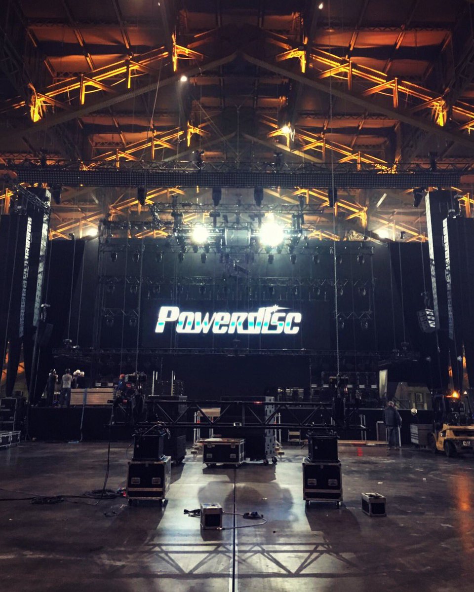powerdiscoff's tweet photo. À ce soir Lyon ! On vous retrouve pour la 1ère partie d’ @Orel_san à la halle Tony Garnier on est chaud bouillant 🔥🐕💿
#Lyon #concert #powerdisc #music https://t.co/qWAzf3K0ka