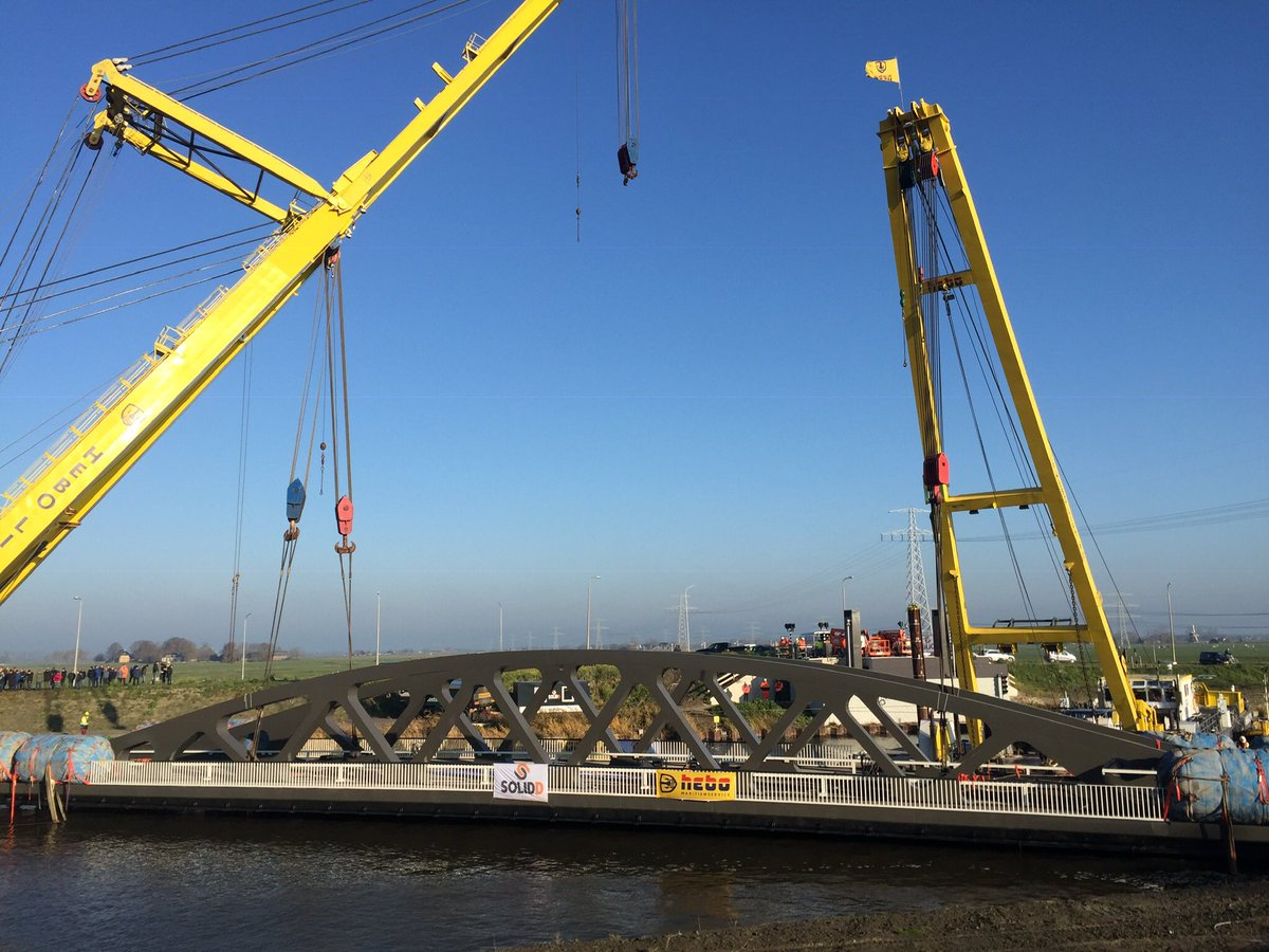 mobprovGron's tweet photo. Langzaam maar zeker... #brugAduard #provgroningen #SOLIDDSteelStructures https://t.co/5ReL9LmTsX