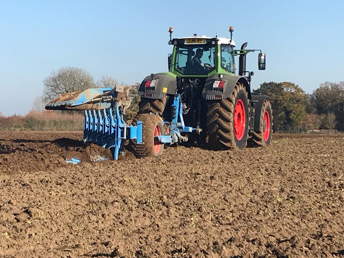ollie828's tweet photo. Getting a bit of ground ready for early carrots to be drilled next week https://t.co/ztZC90vS3e