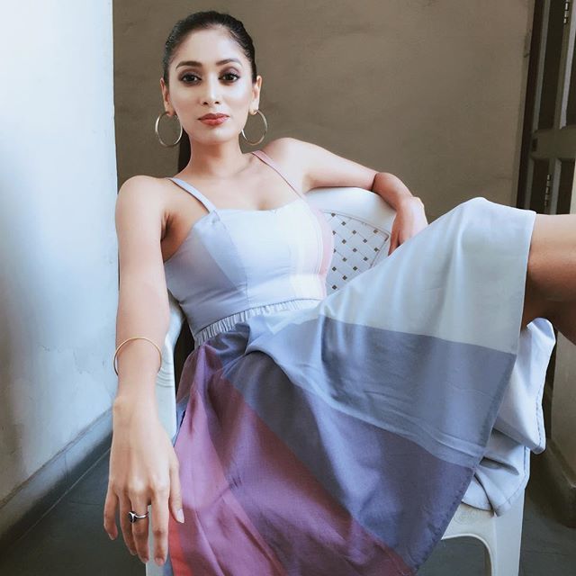 PrihanaBhasin's tweet photo. #Chilling like a #boss at todays #shoot #model #posing #luxury #buddingdesigner #beauty #bosslady #elegance #photoshoot https://t.co/fUSir6yk1t https://t.co/g6A74VNdws