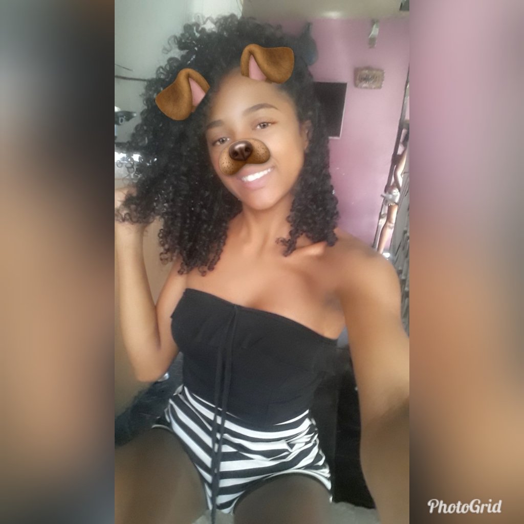 cachos_day's tweet photo. ♡Ela É Perfeita, Mas Tem Inúmeros Defeitos, Ela Fala Alto, Grita, Dá Gargalhadas, Mas Se Faz De Tímida, Ela É Santa, Mais Sabe Provocar..😏🔞🍃🌸❤🙈 https://t.co/CgAlHqQiTp