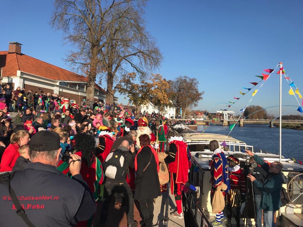 Daar zijn ze dan <a href="/sintdalfsen/">Sinterklaas Dalfsen</a> Fijn dat we jullie weer mochten ophalen met de #Vechtvaarder