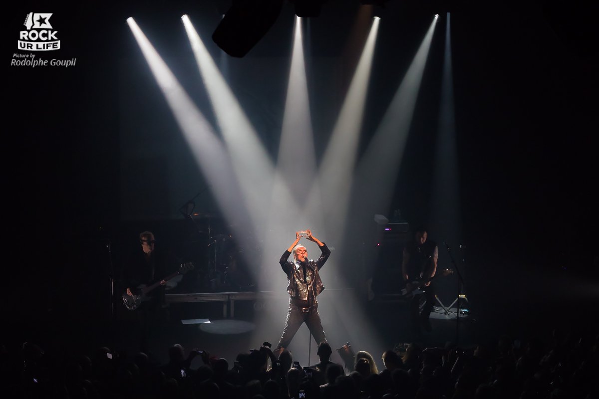 RockUrLifeNET's tweet photo. #Report : @petermurphyinfo (+ @DMTribe) au @bataclan_ : immense ! https://t.co/1jHLYyfW4y #PeterMurphy #DesertMountainTribe #Bataclan #40YearsOfBauhaus #Bauhaus #DavidJ #Ruby #RockUrLife https://t.co/elVI58ByTV