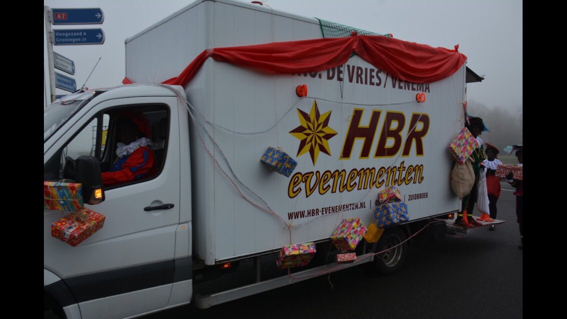 pakjesbezorgdag's tweet photo. OPROEP!! We zijn op zoek naar een vergelijkbare wagen als op onderstaande foto, met een inhoud van +/- 15-20m3, die we mogen gebruiken op Pakjesbezorgdag op 1 december #Zuidbroek #Midden-Groningen. Bij voorkeur een wagen met laadklep. Wie kan ons helpen??? #durftevragen. https://t.co/LqFJMQzNrB