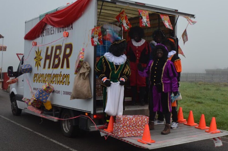 pakjesbezorgdag's tweet photo. OPROEP!! We zijn op zoek naar een vergelijkbare wagen als op onderstaande foto, met een inhoud van +/- 15-20m3, die we mogen gebruiken op Pakjesbezorgdag op 1 december #Zuidbroek #Midden-Groningen. Bij voorkeur een wagen met laadklep. Wie kan ons helpen??? #durftevragen. https://t.co/LqFJMQzNrB
