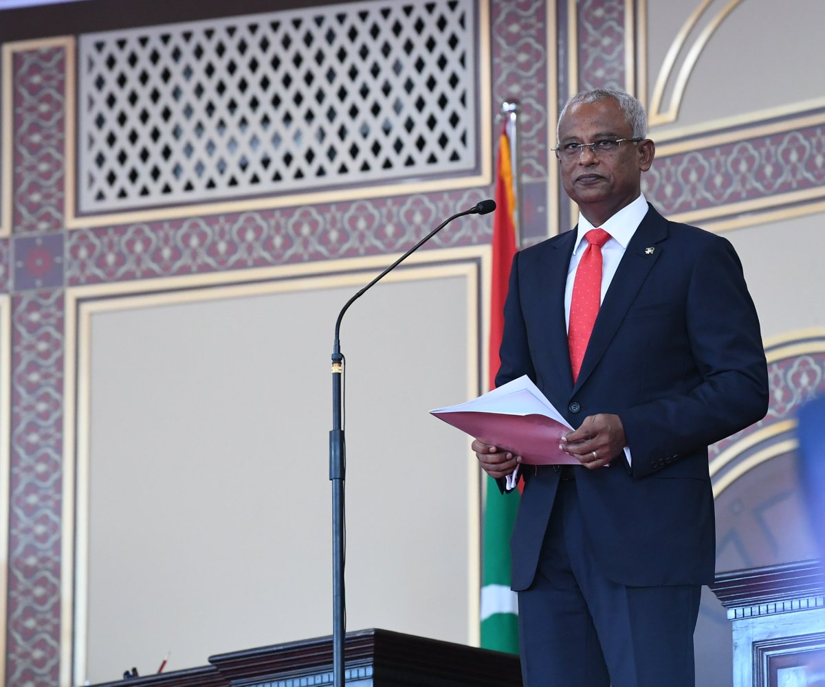 narendramodi's tweet photo. Congratulations to Mr. @ibusolih on taking oath as the President of the Maldives. 

Wishing him the very best for his tenure ahead. 

Looking forward to working with him to strengthen bilateral relations between our nations. https://t.co/HryxQQMadt