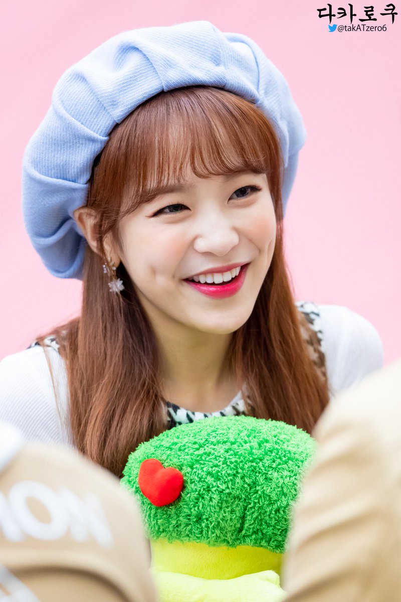 takATzero6's tweet photo. 181111 APRILペンサ(COEXモールライブプラザ) ペペロの日
🍒🍒🍒
#에이프릴 #APRIL #레이첼 #RACHEL https://t.co/f5L2Iit6Tz