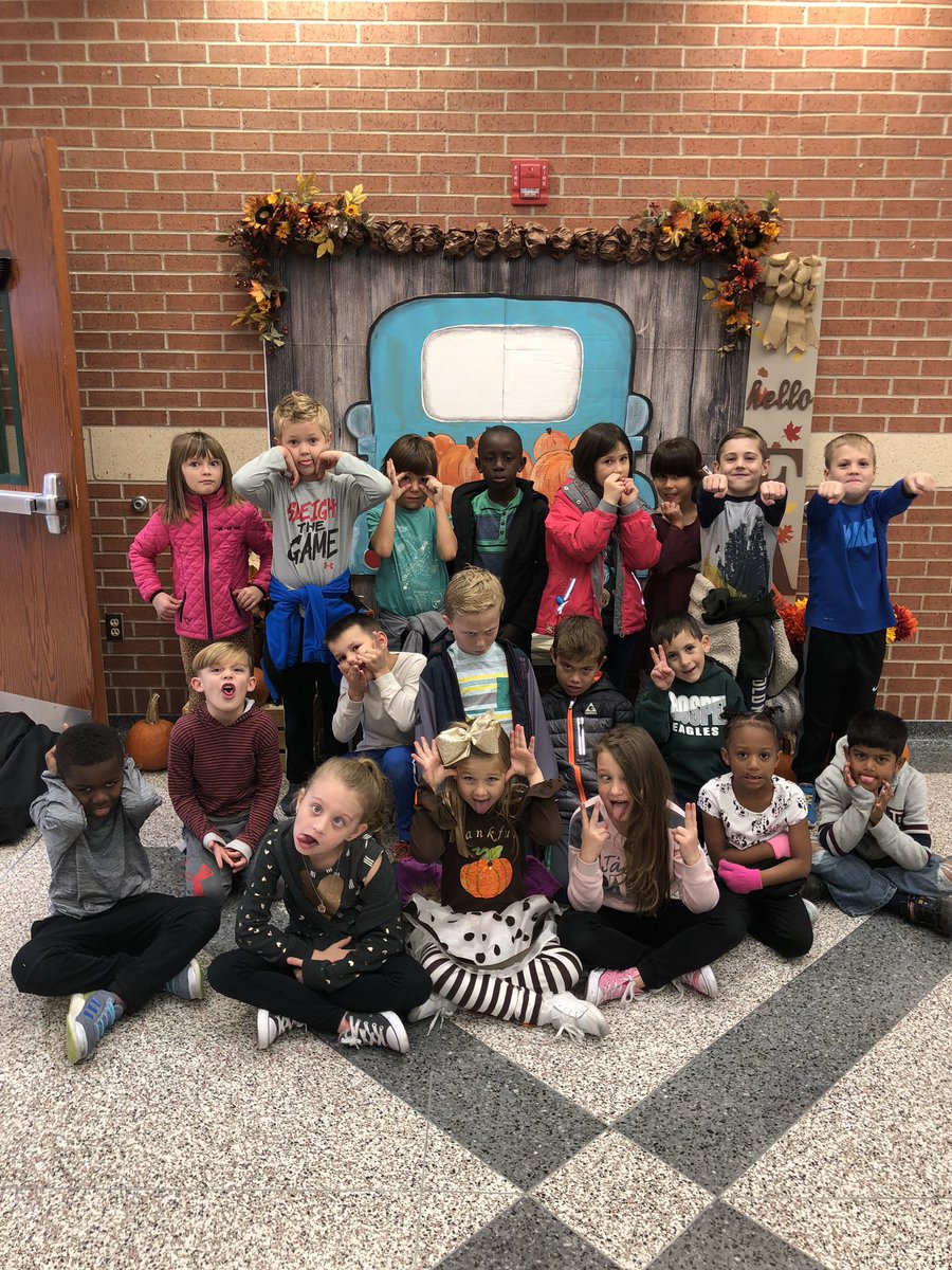 adroseteach's tweet image. Celebrating Grandparents and Special Friends this week!  Happy Thanksgiving! 🦃🍁🍽