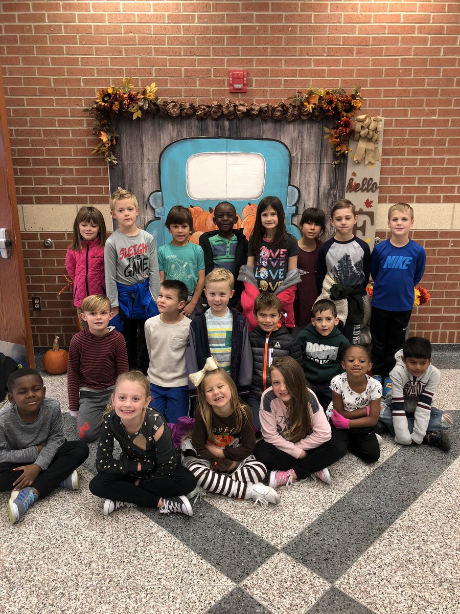 adroseteach's tweet image. Celebrating Grandparents and Special Friends this week!  Happy Thanksgiving! 🦃🍁🍽