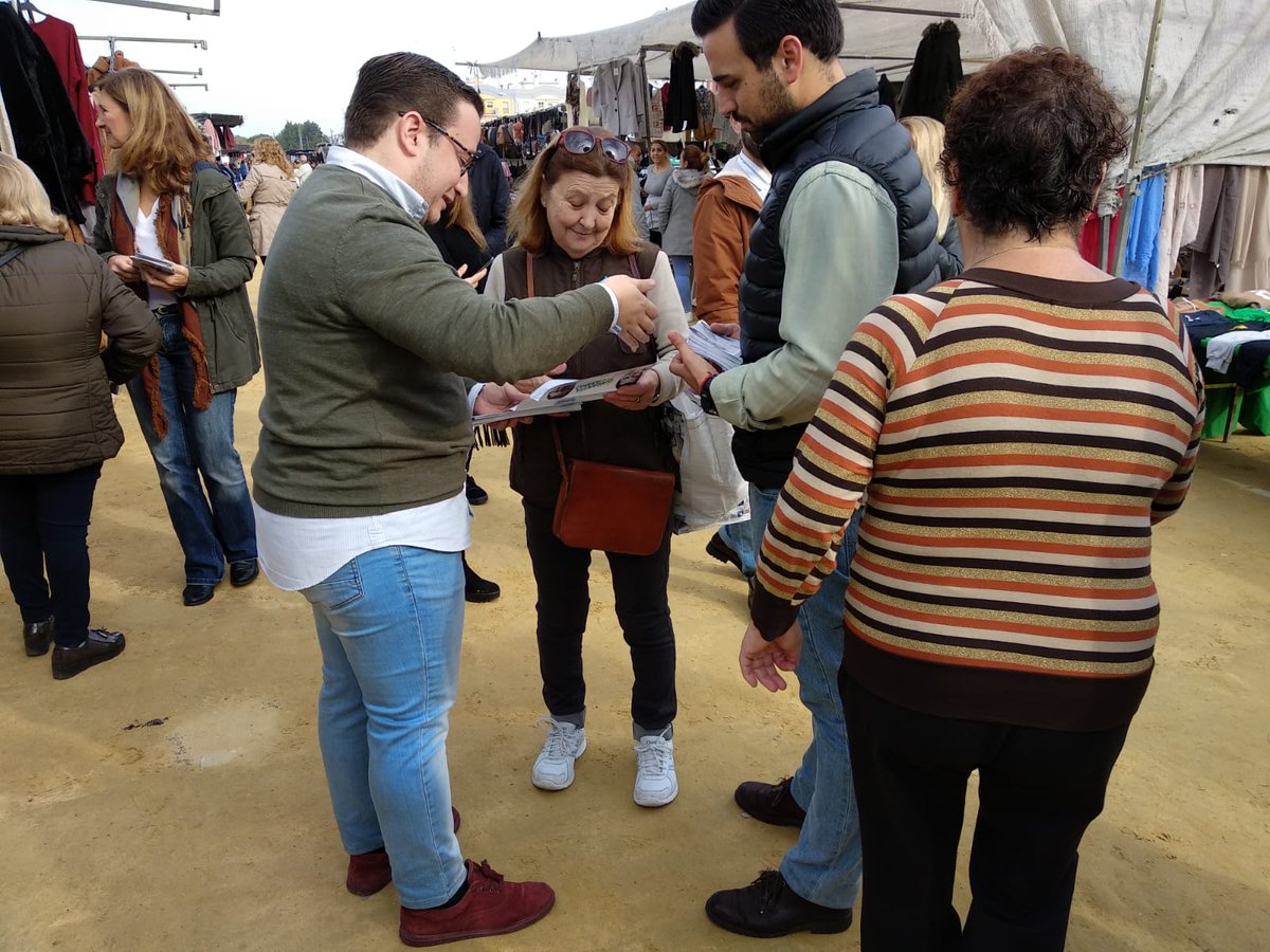 pedrogonrod's tweet photo. Esta mañana hemos continuado #LaRutaDelCambio en #Camas y #Tomares.
Queremos sacar #Andalucía de estos 40 años de estancamiento. Somos la única #GarantíadeCambio.
#VotaPP #VotaGarantíadeCambio https://t.co/GuPc5F6f04