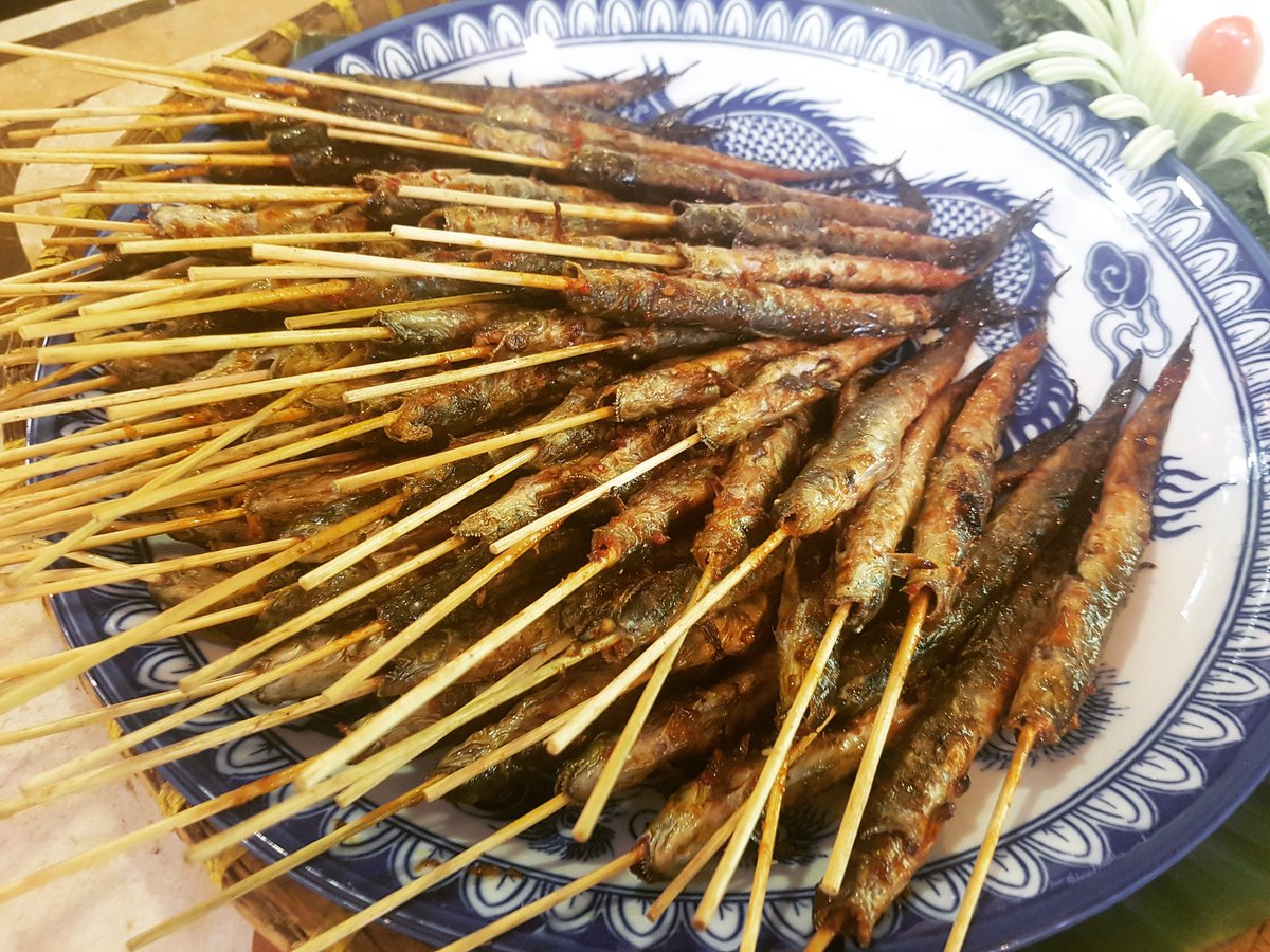 ntvblog's tweet photo. Cá kèo nướng #cakeo #cákèo #cakeonuong #grill #vietnamesebread #saigonfood #eatwell #eatfamous #vietnamesefood #food #foodporn #foodie #foodandwine #igfood #l4l #f4f #vietnam🇻🇳 #vietnam #vietnamese #việtnam https://t.co/cZZSs2MCws