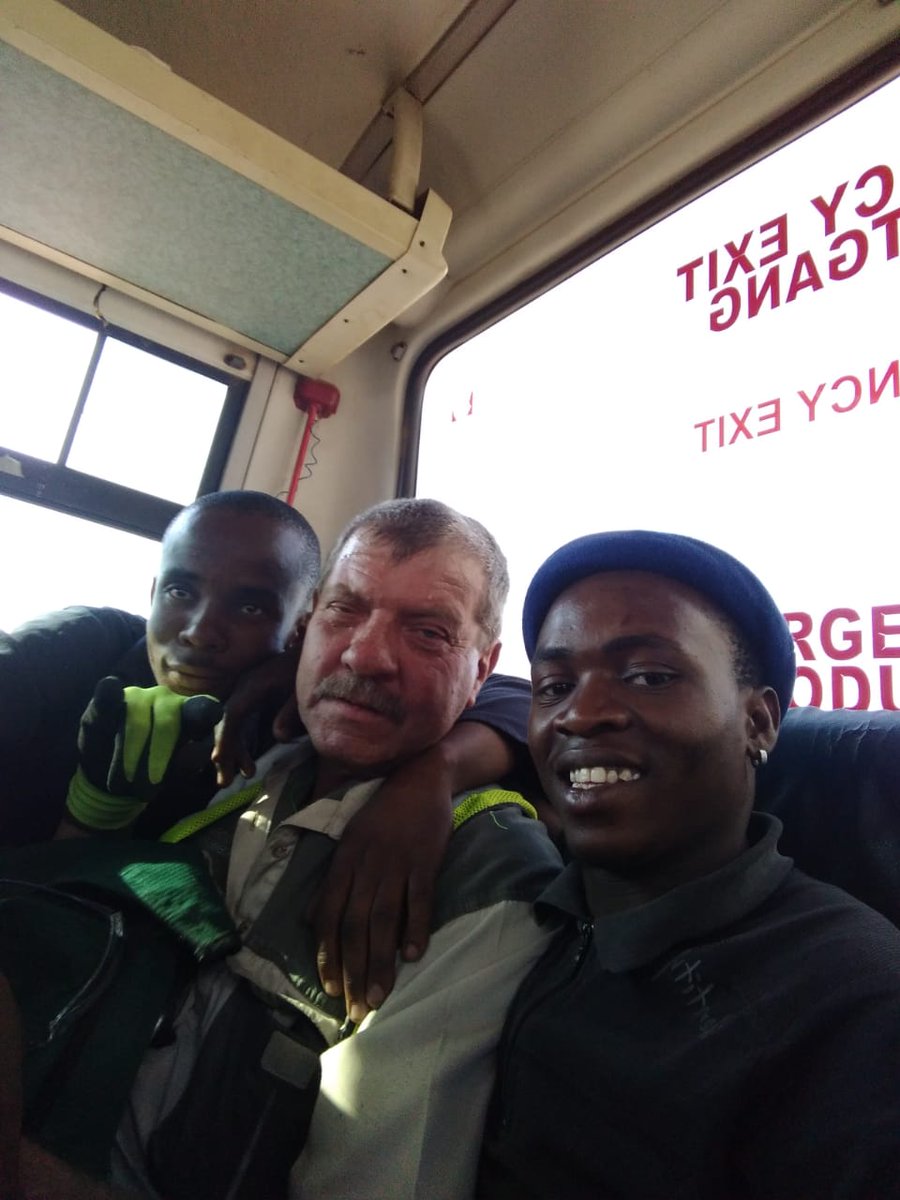 ChomiYaJeso's tweet photo. Okay I need new fansπ these ones are out of order. What are you doing to these white people?π #LookAtGodChallenge https://t.co/AKXNnFwcdr