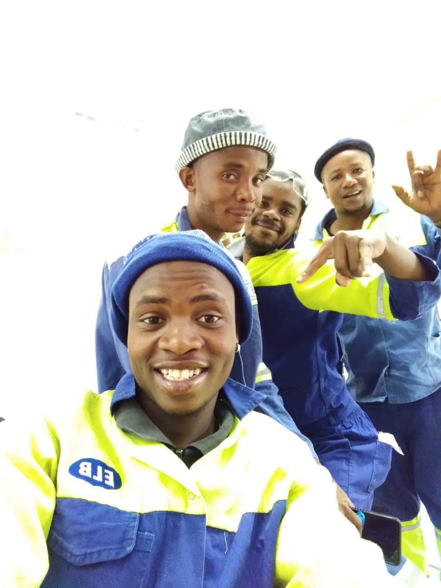 ChomiYaJeso's tweet photo. Okay I need new fansπ these ones are out of order. What are you doing to these white people?π #LookAtGodChallenge https://t.co/AKXNnFwcdr
