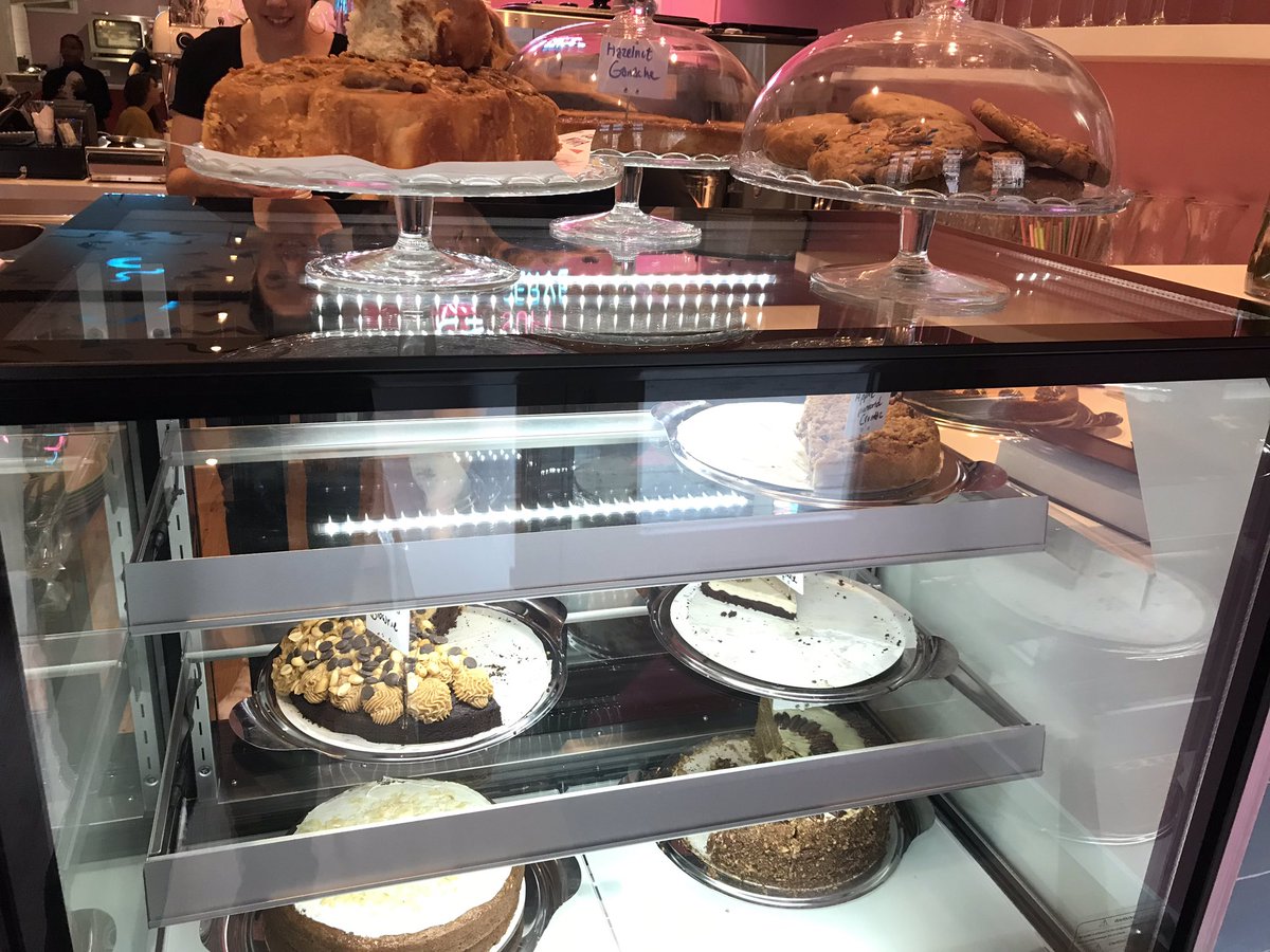 joswabe's tweet photo. Getting spoiled for choice here in #Amsterdam. Another new #vegan eatery #DeerMama - a burger &amp; ‘mylk’ bar - has just opened up round the corner from me. Would’ve been rude not to go try it, right?! 😜 https://t.co/pSOJkQodg6