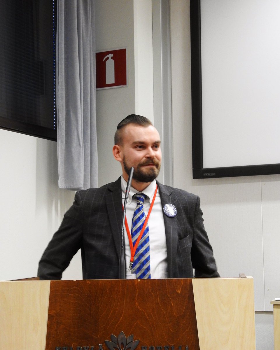 SamuliVoutila's tweet photo. Pidin viimeisen avauspuheeni @PS_Nuoret puheenjohtajana syyskokouksessamme. Viimeiset vajaat 10 vuotta ovat olleet huikeita ja tulen aina rakastamaan tätä järjestöä ❤️ #psnuoret #psnuoret18 https://t.co/cMbtNGiOpb