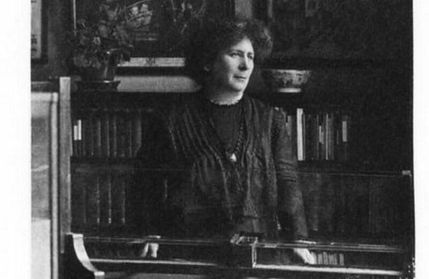 Womans_Place_UK's tweet image. Hertha Ayrton (1854–1923) Engineer, mathematician, physicist. Denied degree &amp;amp; Royal Society fellowship due to her sex. Won awards for work on electric arcs and ripples in sand &amp;amp; water. Founder International Federation of University Women &amp;amp; National Union of Scientific Workers.