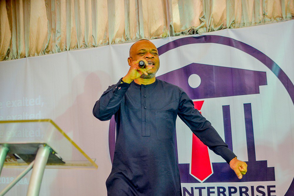 TKHERITAGE's tweet photo. Pastor @LawrenceOnochie speaking at #TEC2018
#MakingYourLifeOutstanding
#BurstingForth
#TheKingsHeritage https://t.co/XAp2J76S8g