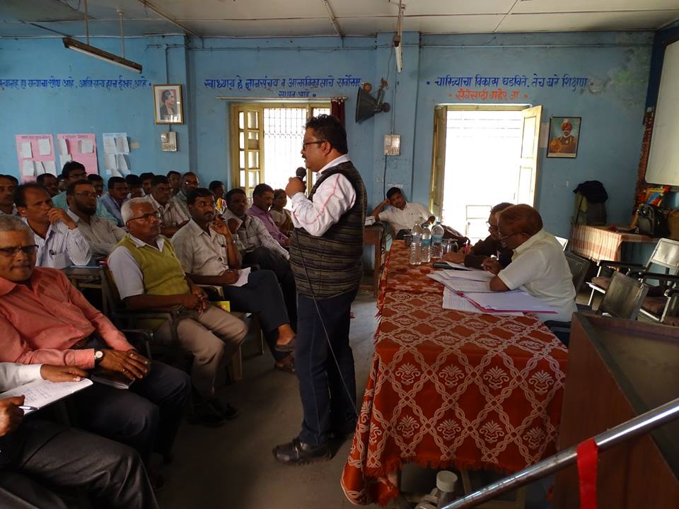 TataPower's tweet photo. ‘Train the teacher’ program #ShikshaSaarthi for Government teachers on modern teaching techniques with locally available materials to help in reducing dropout and increasing attendance.
#RightToEducation #NationalEducationDay #TPCDT #LightingUpLives https://t.co/5c16EXqumr