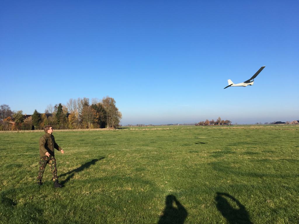 VRgroningen's tweet photo. Vanmiddag verkende @43MechBrig het getroffen aardbevingsgebied met een onbemand vliegtuig (Puma genaamd). Met deze beelden hebben we een beter beeld van de situatie in het rampgebied. #aardbevingsoefening #Zuidwolde https://t.co/fUWsn2v3o7