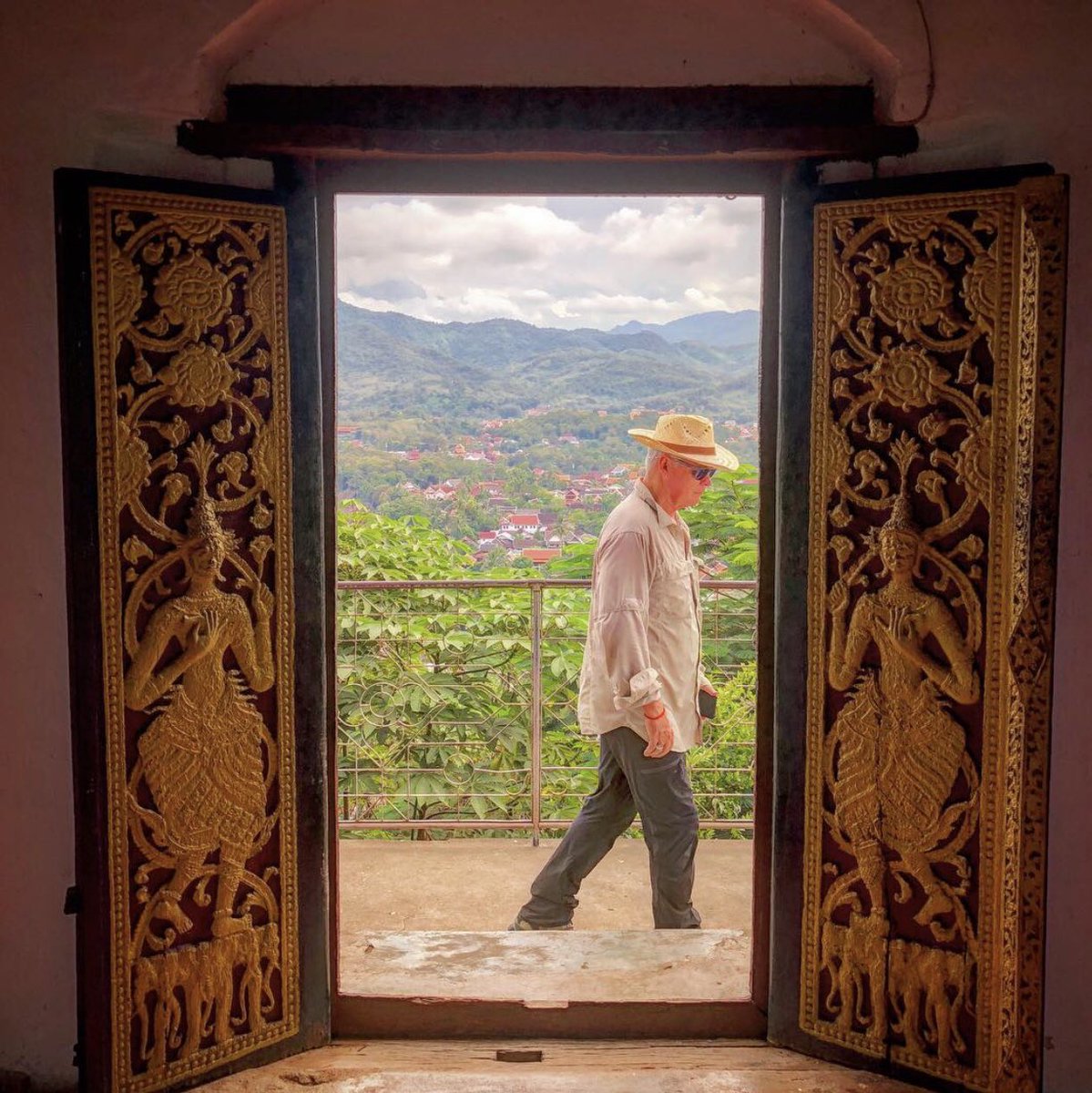 JennCluff's tweet image. Stepping it up to Phousi Stupa with #billbennett in Luang Prabang #workoutmotivation #pgsthemovie #intuition #consciousness