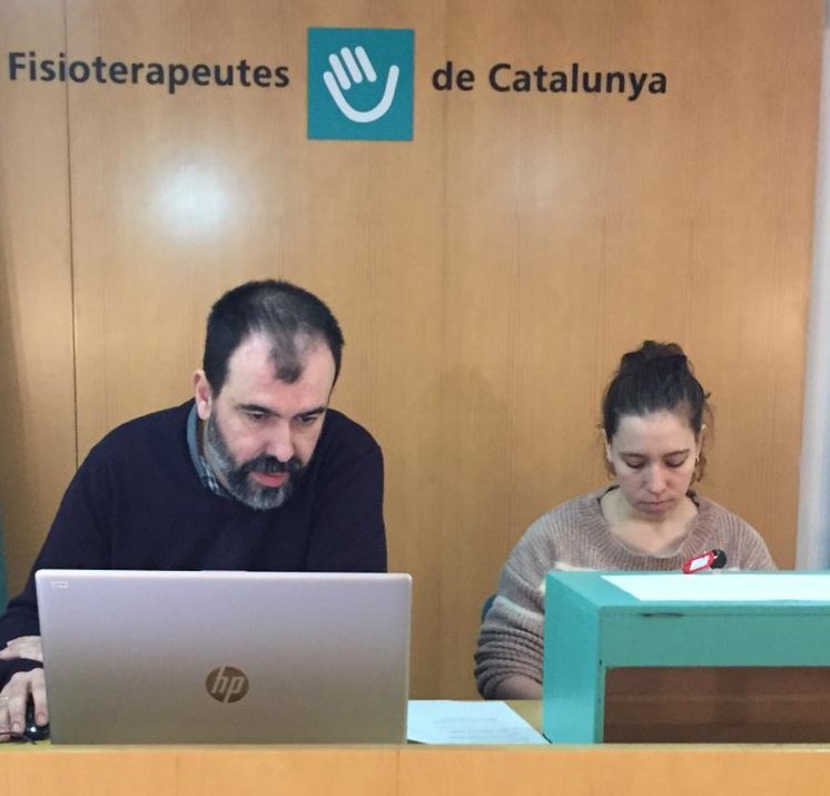 ColFiCat's tweet photo. #EleccionsCFC2018

D'aquí a cinc hores, a les 20h, tanca el col·legi electoral.

Fins aleshores, teniu temps de votar, a la seu central de Barcelona.

Entre tots decidim qui formarà la nova Junta de Govern del CFC:

https://t.co/QGUQ6d5Ysb https://t.co/Oy4vre0mZJ
